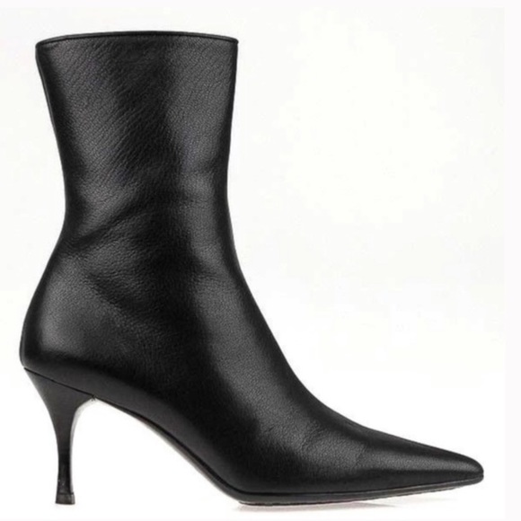 Gucci Shoes - GUCCI BLACK POINTED TOE BOOTIE